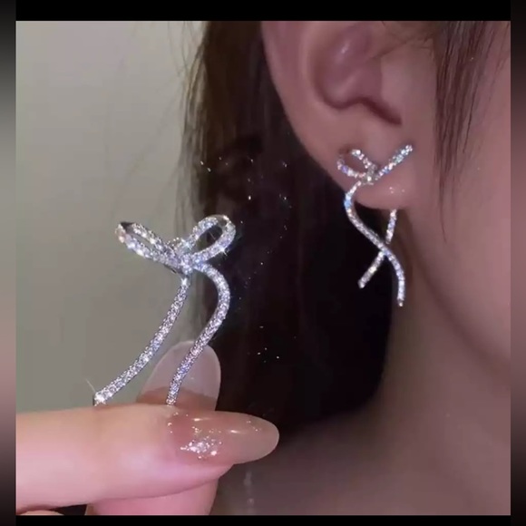 NWT Sparkle Bow Earrings - Picture 3 of 4